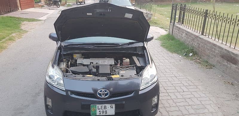 Toyota Prius 2010 Like New for sale in lahore 4