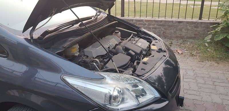 Toyota Prius 2010 Like New for sale in lahore 5