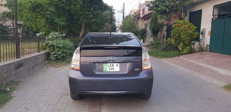 Toyota Prius 2010 Like New for sale in lahore 8