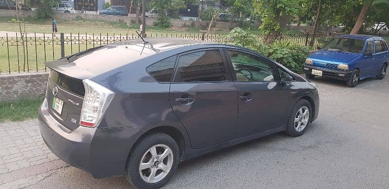 Toyota Prius 2010 Like New for sale in lahore 11