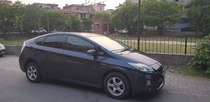 Toyota Prius 2010 Like New for sale in lahore 14