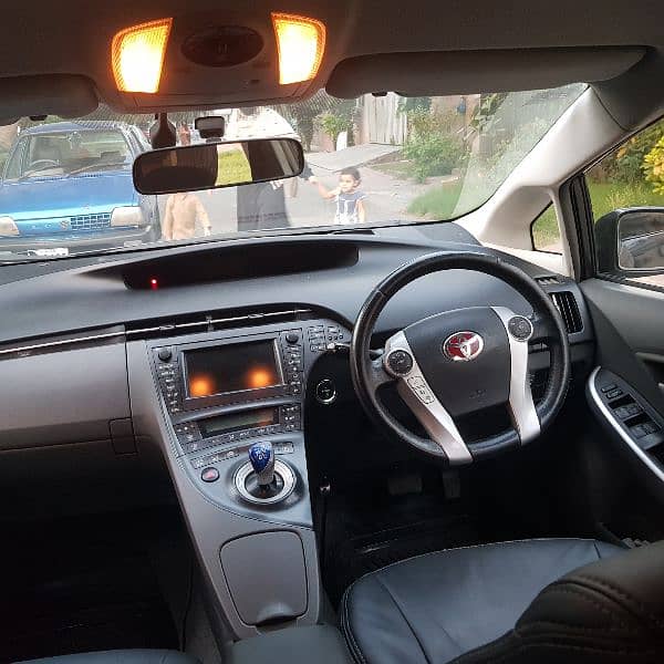 Toyota Prius 2010 Like New for sale in lahore 15
