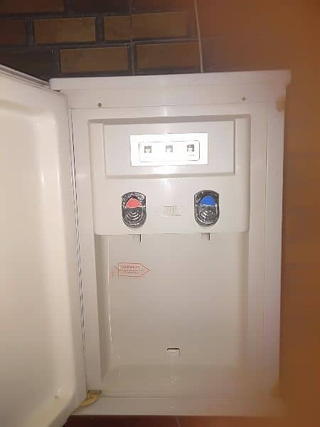 WATER DISPENSER FOR SALE. 1