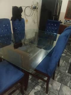 6 chair dinning table in new condition