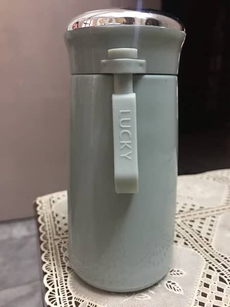 Small trendy water bottle with cap 2