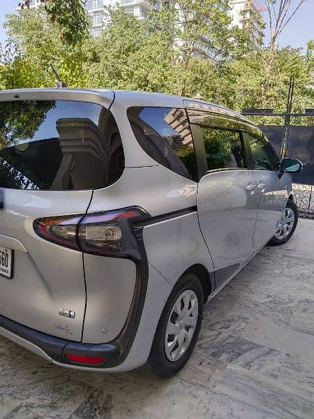 Toyota Sienta 2017 13