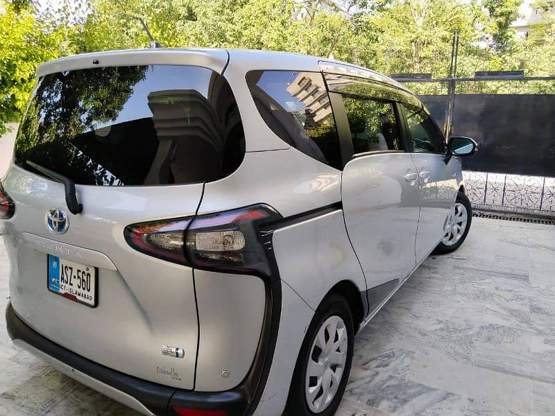 Toyota Sienta 2017 17