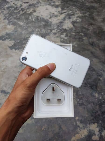 iPhone 7 32GB With Box Charger Pta Approved Condition 10/8 1