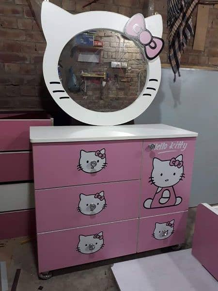 Kitty Bed Set with Sidetable Dressing 1