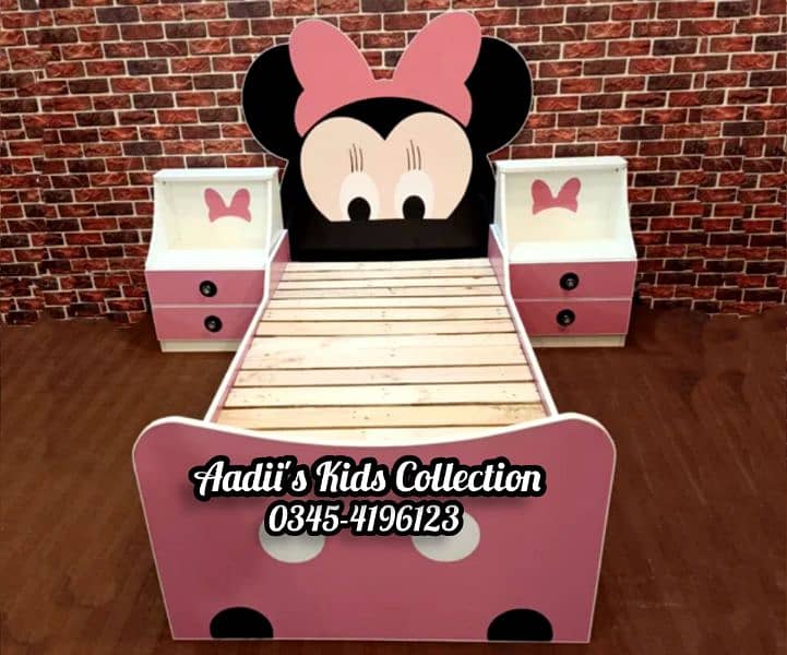 Kitty Bed Set with Sidetable Dressing 4