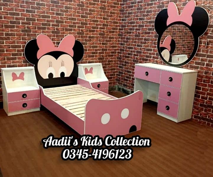 Kitty Bed Set with Sidetable Dressing 6