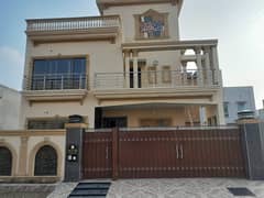 10 Marla Luxury House Available For Rent In Tulip Block 0