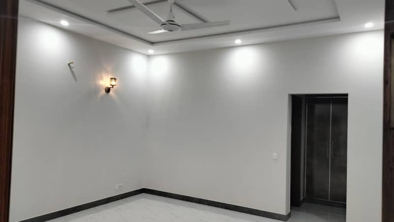 Stunning 5 Marla House In Bahria Town - Sector F Available 3
