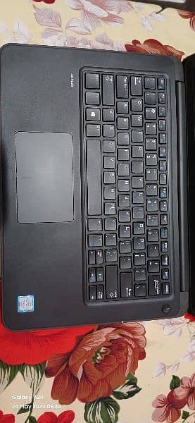 dell laptop 10/10 condition, touch screen 1