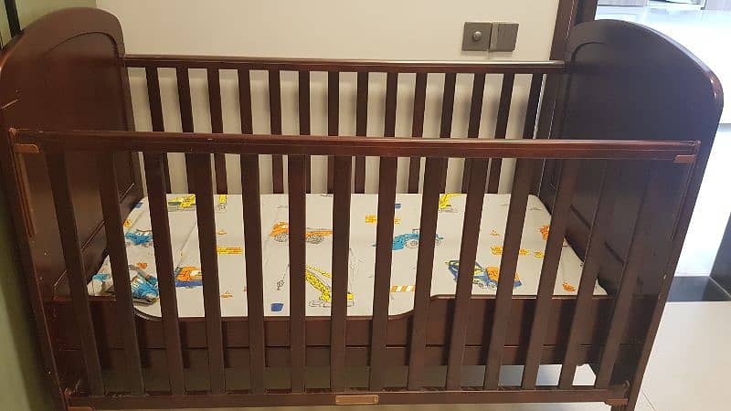 Zubaidas Baby Cot / Crib Bed 1