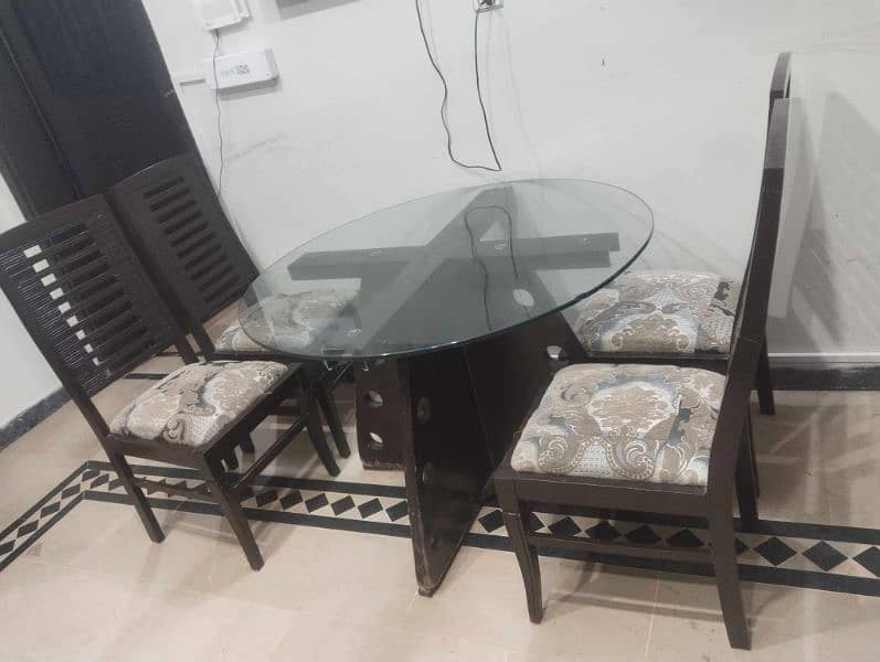Round Dinning Table with 4 chairs 2