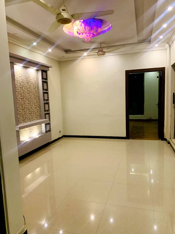 F-11 Markaz Luxury 2 Bed 2 Bath TV Lounge Kitchen Car Parking 2 Bedroom Apartment Available For Sale 4