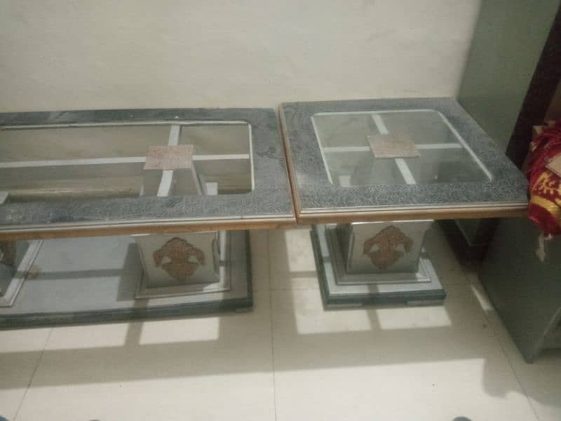 tables with out centre mirror 1