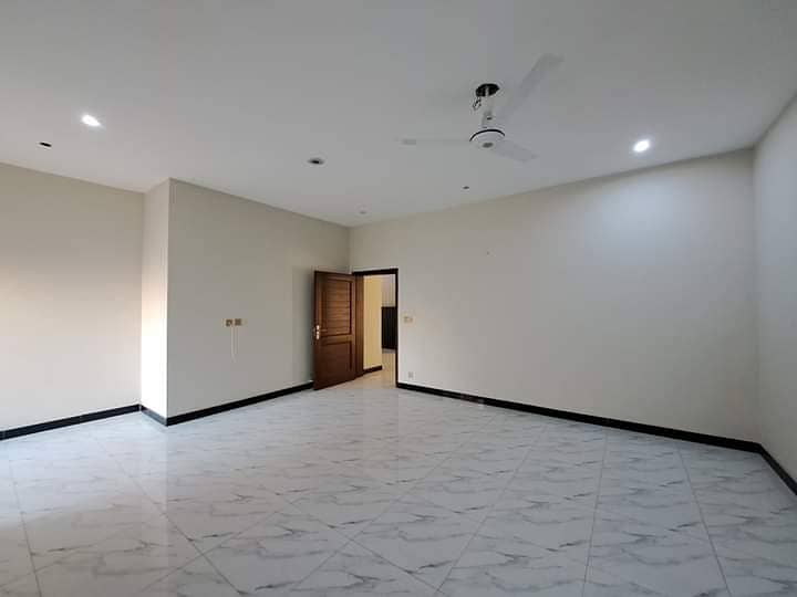 7500 Square Feet Office Is Available In Gulberg 10