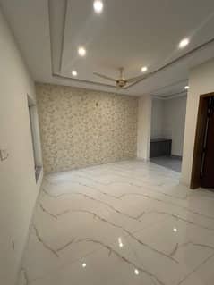 Gulberg House For rent Sized 1 Kanal