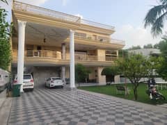 2 KANAL HOUSE IS AVAILABLE FOR RENT IN GULBERG