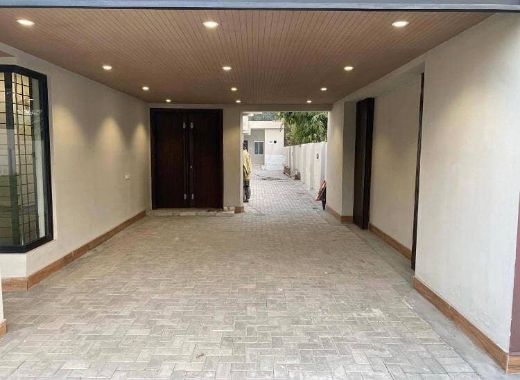 2 KANAL HOUSE IS AVAILABLE FOR RENT IN GARDEN TOWN 1