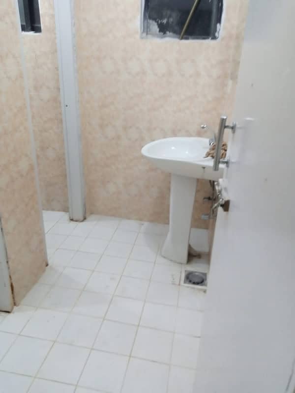 Room for rent in g-11 Islamabad 5