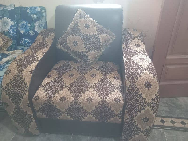 six seater sofa in good condition five star faom fitting s 1