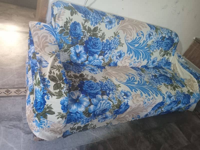 six seater sofa in good condition five star faom fitting s 5