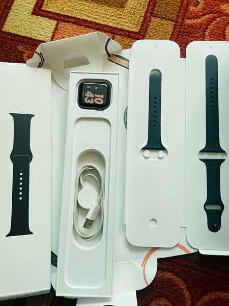 Apple Watch SE 44mm Cellular + GPS 2020 with Black Sport Band 1
