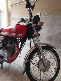 Honda 125cc Red Colour in Lahore Available.