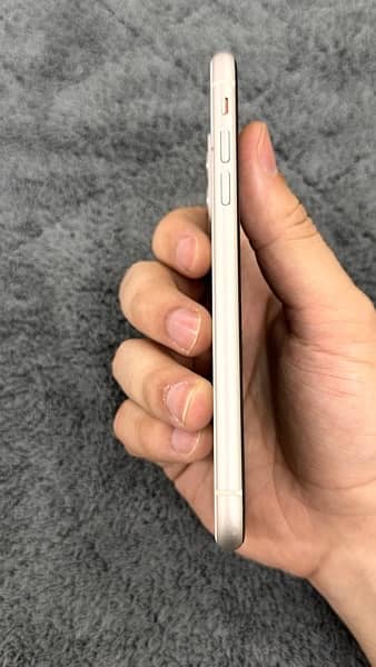 iPhone 11 64gb white with box 1