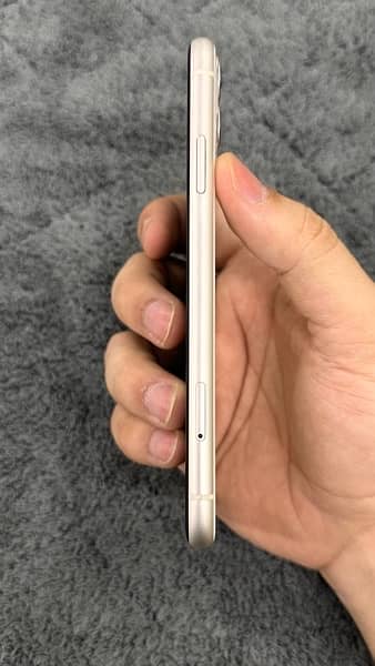 iPhone 11 64gb white with box 2