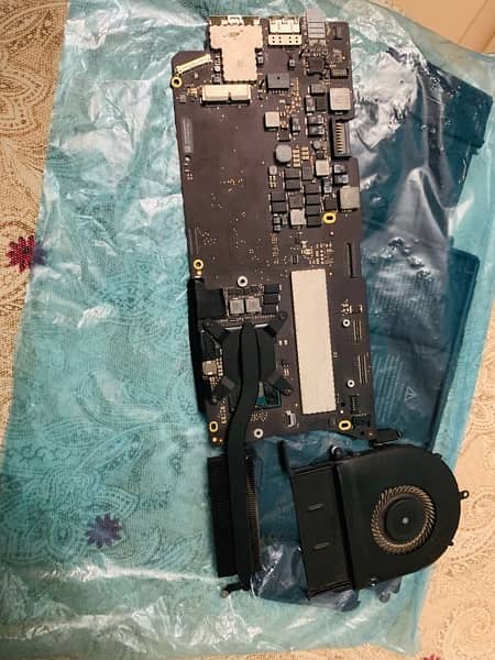 MacBook pro motherboard and bettery 1