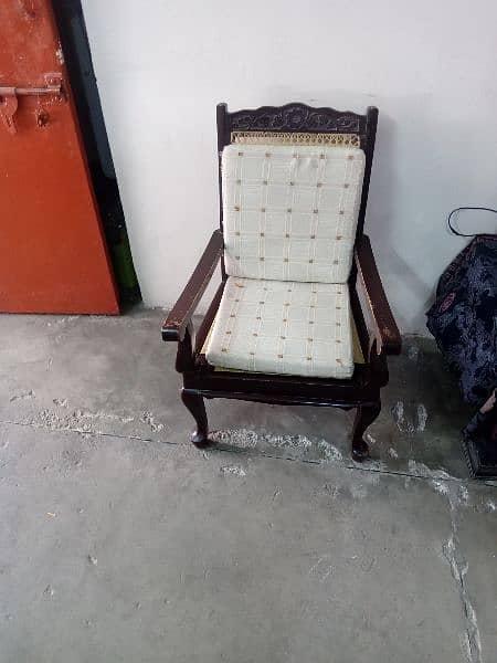 4 wooden Chairs with cushion for sell 3