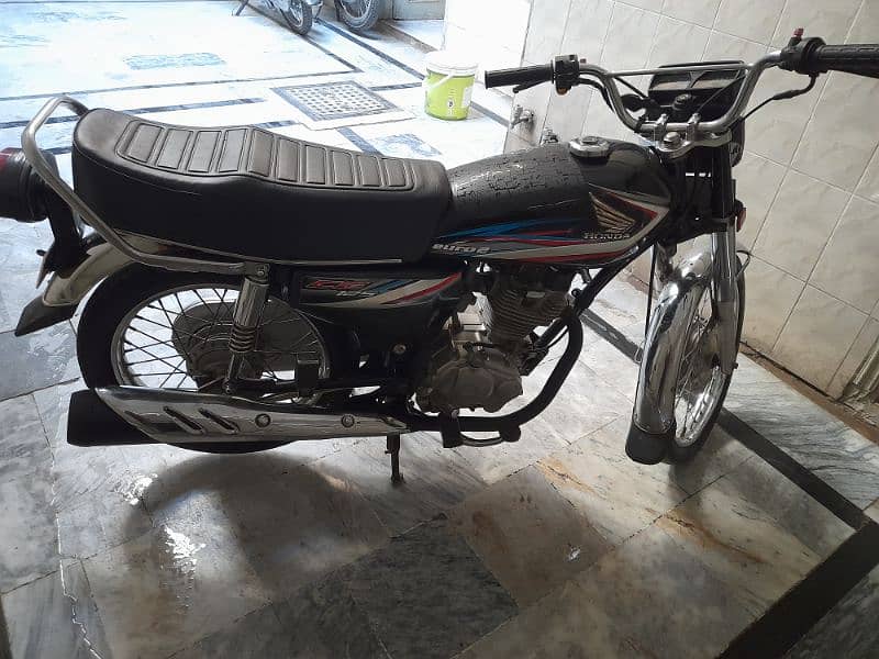 Honda 125 Lahore number 14