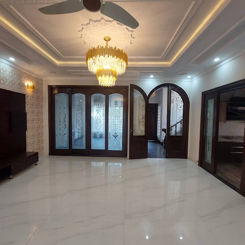 10 Marla House For Rent In Jasmine Block Bahria Town Lahore 5
