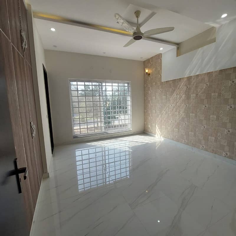 10 Marla House For Rent In Jasmine Block Bahria Town Lahore 12
