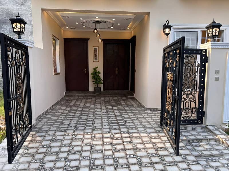 Prime Location House For Sale In Lahore 5