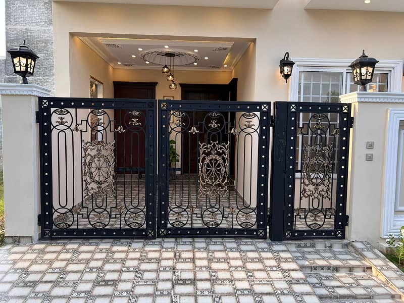 Prime Location House For Sale In Lahore 10