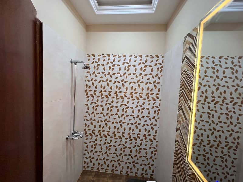 Prime Location House For Sale In Lahore 18