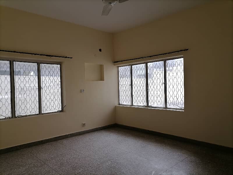 Unoccupied House Of 1000 Square Yards Is Available For rent In F-7 6