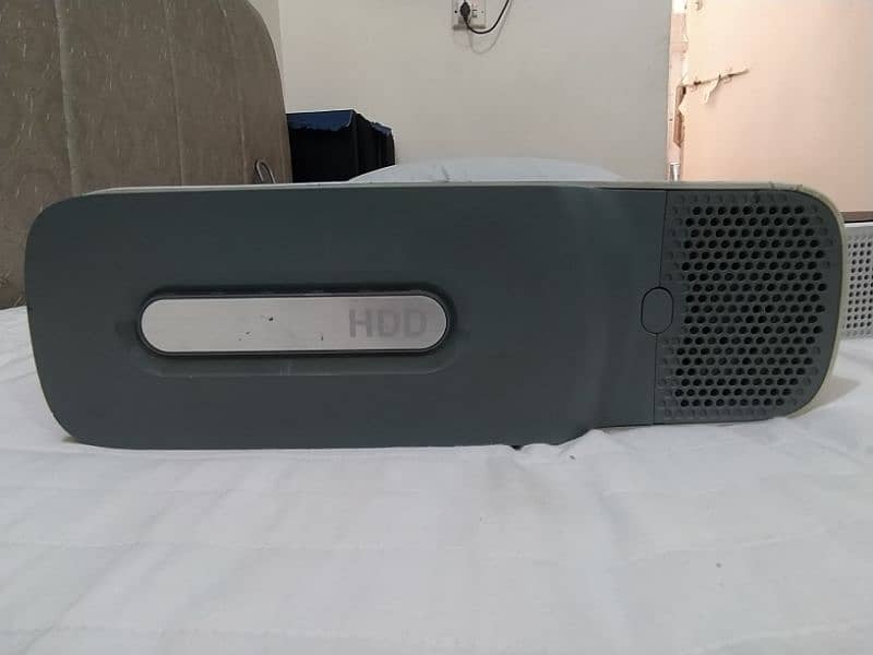 *URGENT SALE* xbox 360 with KINECT SENSOR and 3 controllers 1