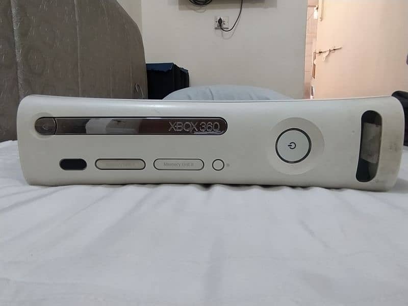 *URGENT SALE* xbox 360 with KINECT SENSOR and 3 controllers 2