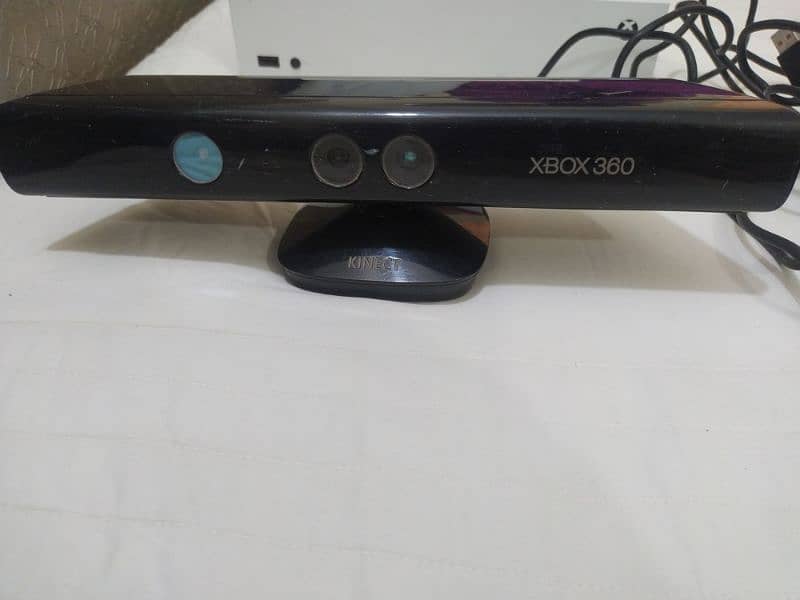 *URGENT SALE* xbox 360 with KINECT SENSOR and 3 controllers 14