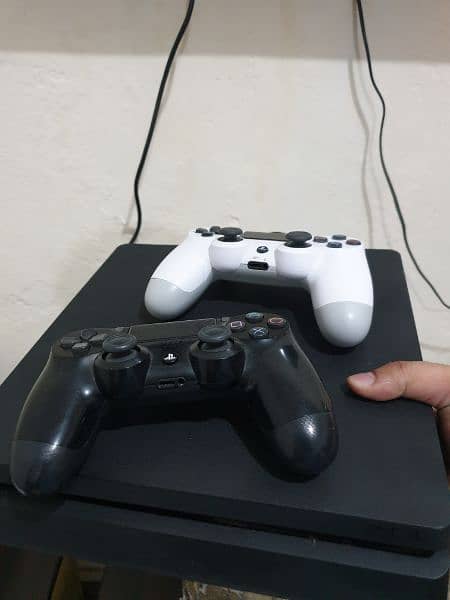 Ps4 Slim 500 gb with Orignal Box Available 2 Controllers and 2 CD 1