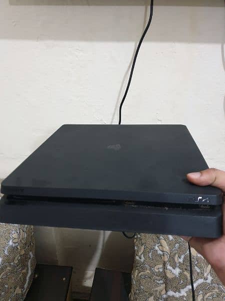 Ps4 Slim 500 gb with Orignal Box Available 2 Controllers and 2 CD 4