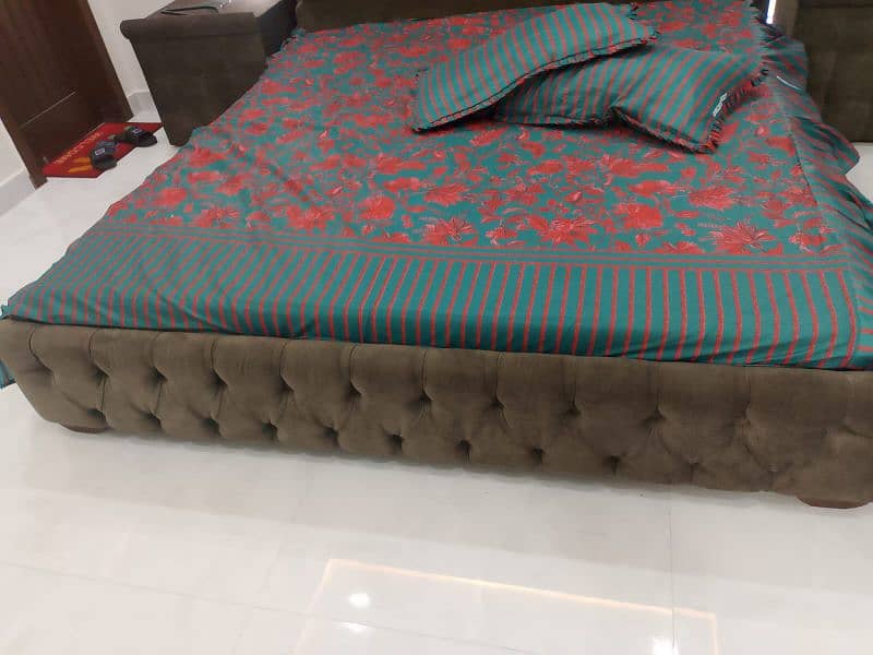 Bed with side tables 1