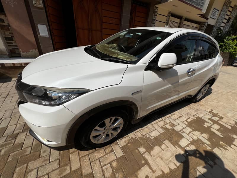 Honda Vezel Hybrid X Model (2015) Automatic 6