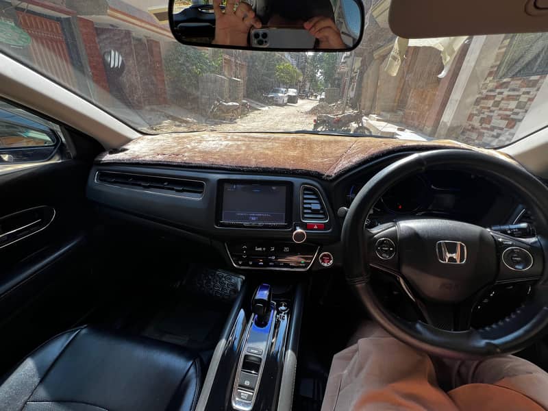 Honda Vezel Hybrid X Model (2015) Automatic 13